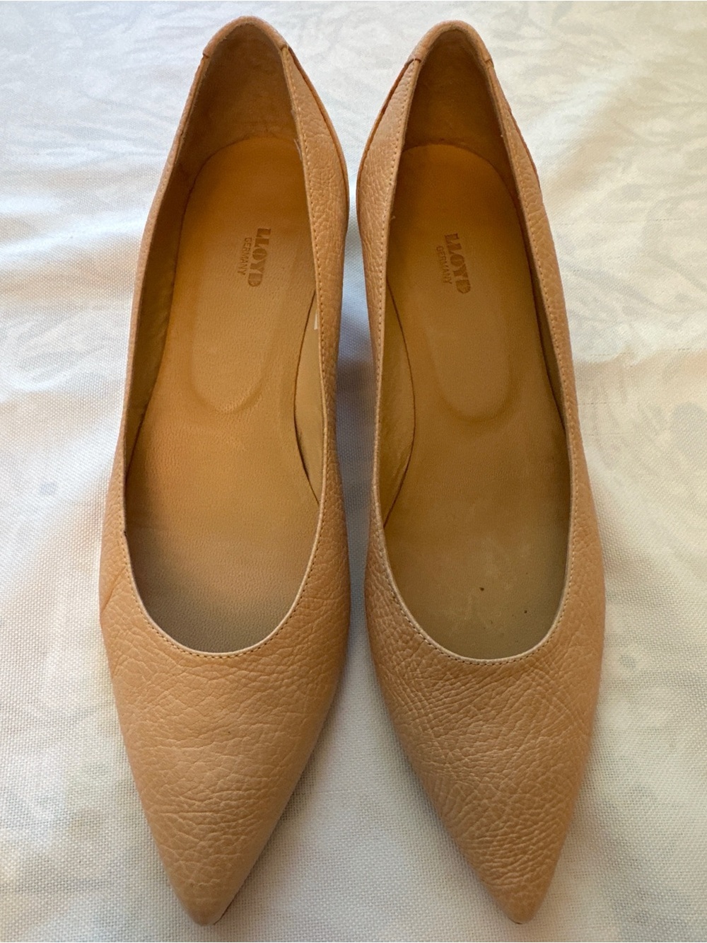 LLOYD Germany Women’s Lether Pump slip on pointed toe baige solid heel 8M EU 38 - Picture 2 of 7